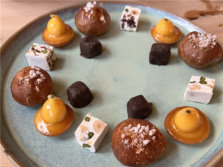 petit four tray